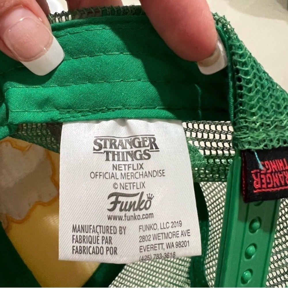 Stranger things cap and accessories - Picture 3 of 5